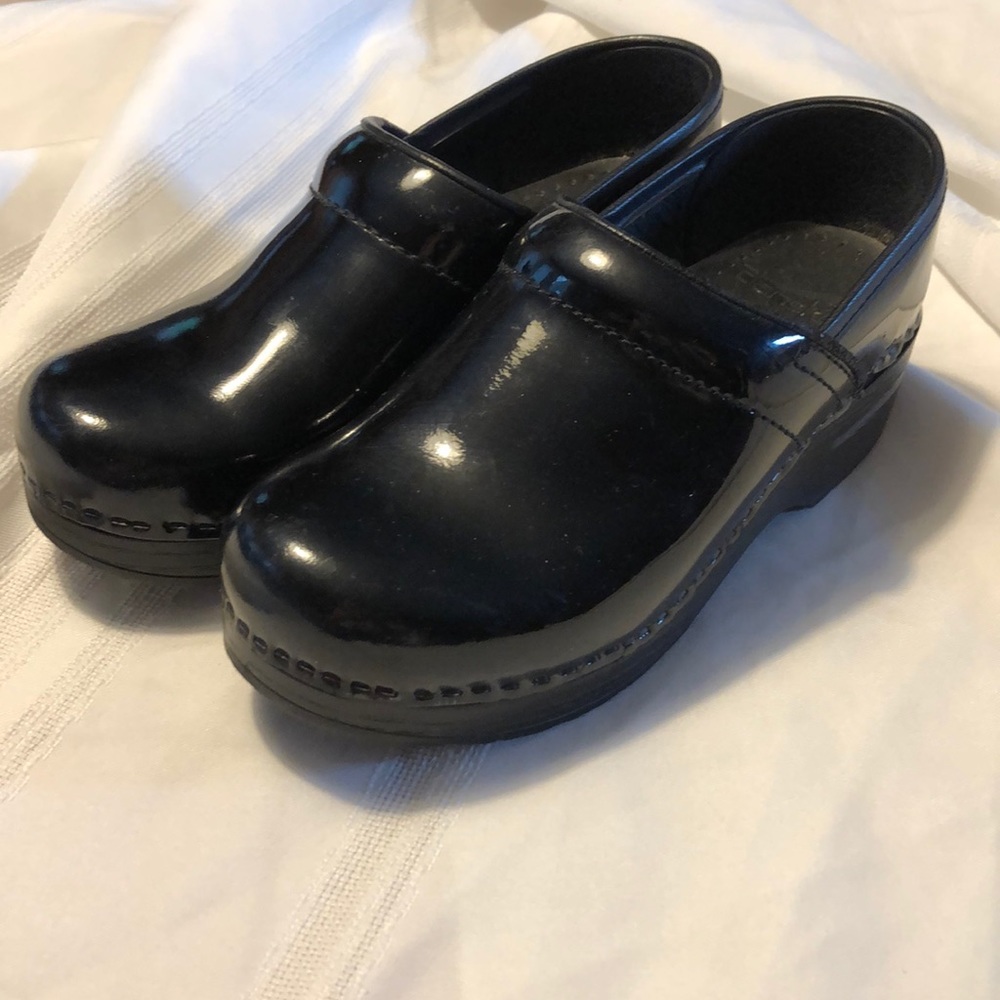 DANSKO black patent leather shoes clogs sz 36 GUC